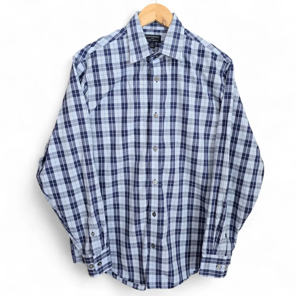 Banana Republic Dress Shirt Mens Medium 15-15.5 Button Blue Classic Non Iron